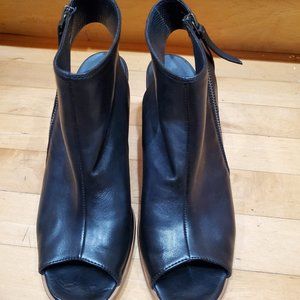 Paul Green Cayanne Peep Toe Black Leather Shootie Sandal, 6.5